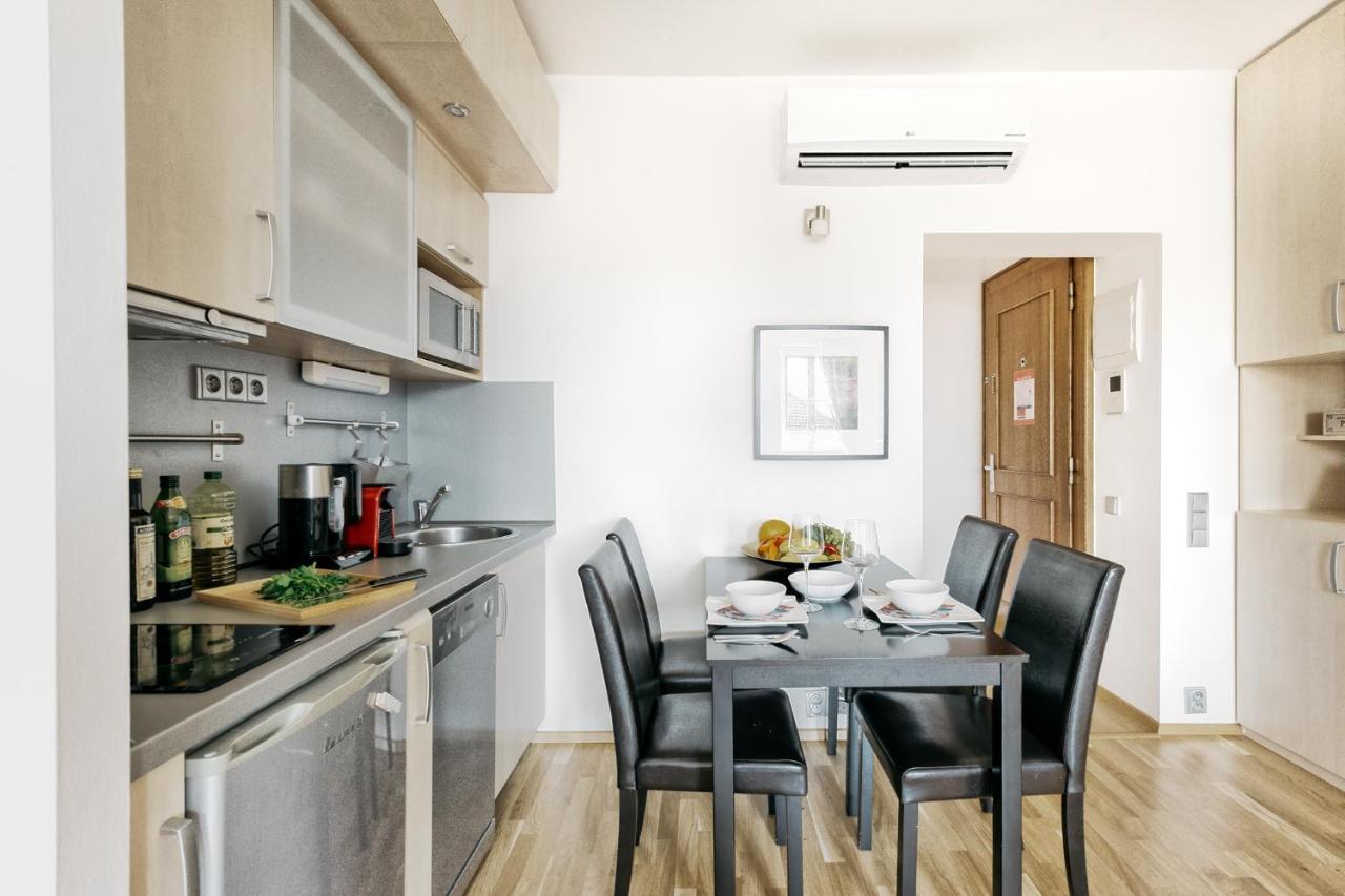 Lil Apartment With Tyn Cathedral View, Parking & Ac プラハ エクステリア 写真